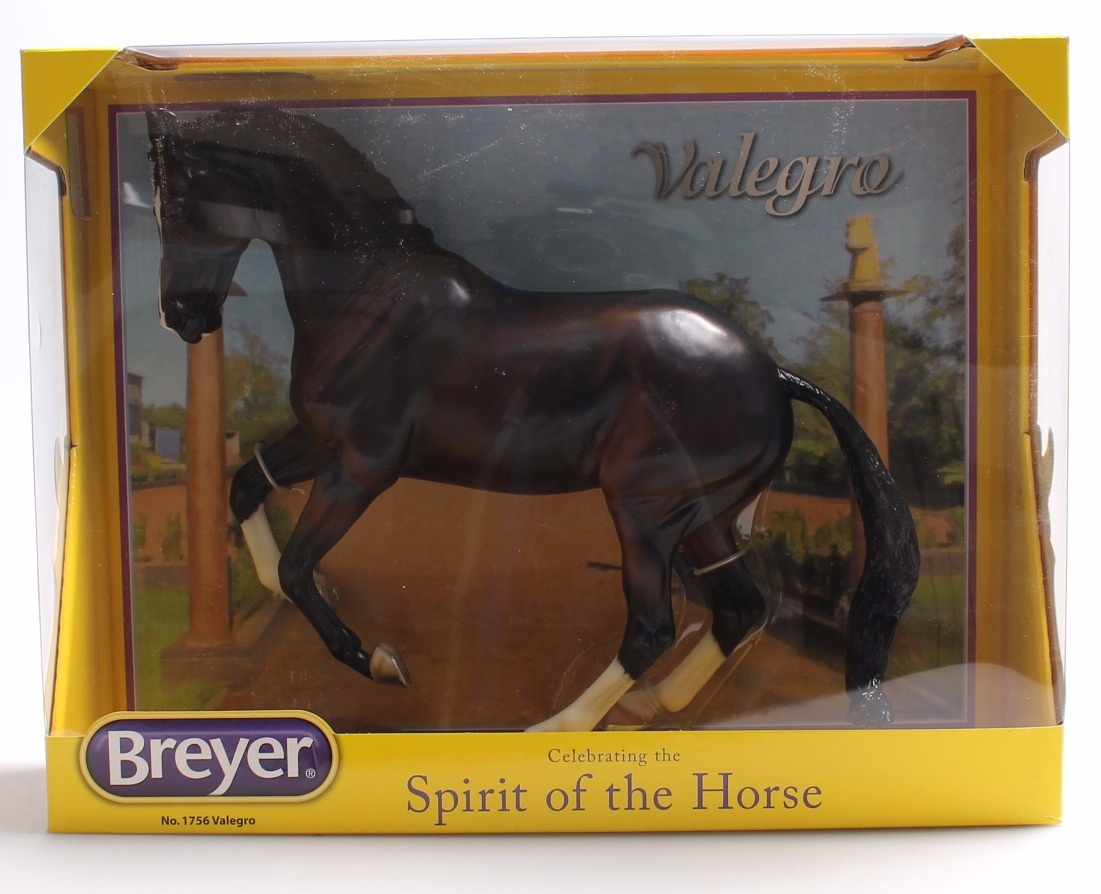 Traditional, 12 x 9 Inch Collectibles Animals Breyer Valegro 1756
